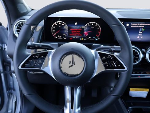 Certified 2025 Mercedes-Benz GLB 250 4MATIC image 31