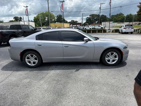 Used 2015 Dodge Charger SE w/ Popular Equipment Group RWD image 3