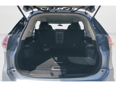 Used 2016 Nissan Rogue SV w/ SV Premium Package FWD image 9