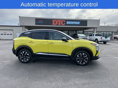 Used 2025 Nissan Kicks SR image 3