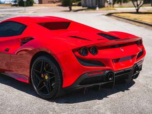 Used 2021 Ferrari F8 Tributo RWD image 21