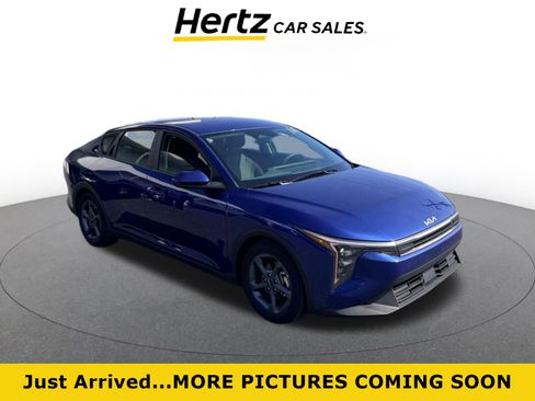 Used 2025 Kia K4 LXS image 1