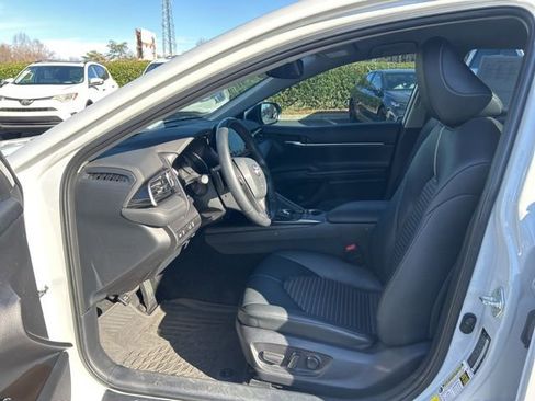 Used 2022 Toyota Camry SE w/ Convenience Package image 13