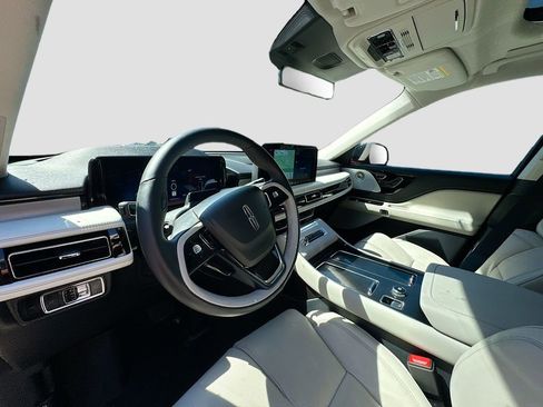 Used 2025 Lincoln Aviator Reserve w/ Equipment Group 201A image 9
