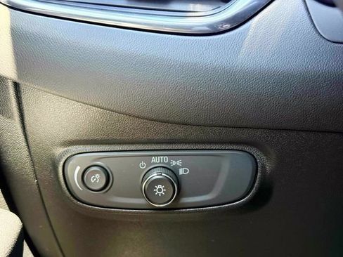 Used 2019 Chevrolet Equinox LT FWD image 18