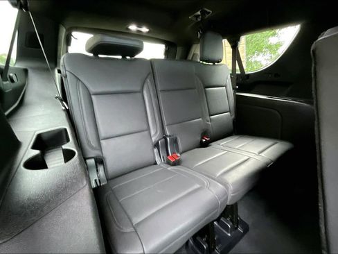 Used 2025 Chevrolet Suburban Z71 AWD/4WD image 25