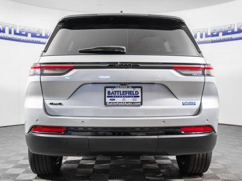 Used 2024 Jeep Grand Cherokee Altitude image 5