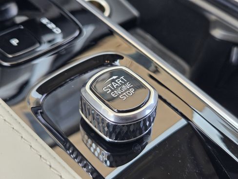 Certified 2025 Volvo XC90 T8 Core w/ Protection Package image 30