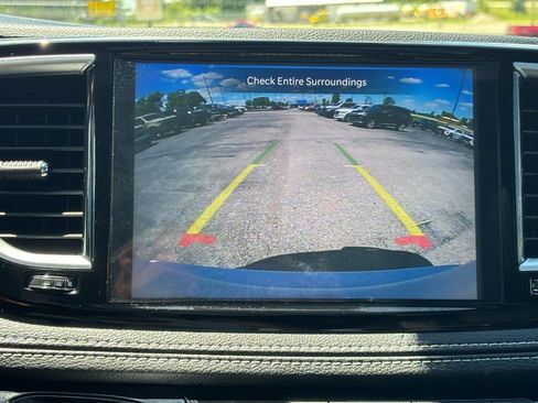 Used 2026 Chrysler Pacifica Limited FWD image 24