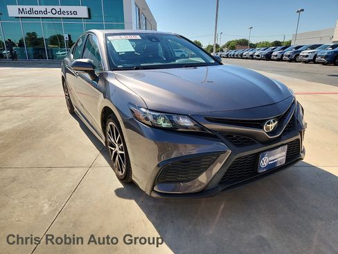 Used 2023 Toyota Camry SE FWD image 1