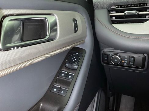 New 2026 Ford Explorer Active w/ Active Comfort Package RWD image 19
