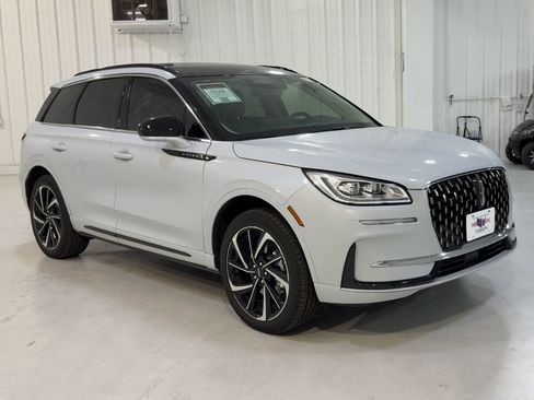 New 2026 Lincoln Corsair Grand Touring AWD/4WD image 3