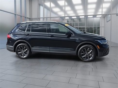 Used 2022 Volkswagen Tiguan SE image 9
