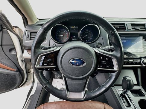 Used 2018 Subaru Outback 2.5i Touring AWD/4WD image 11