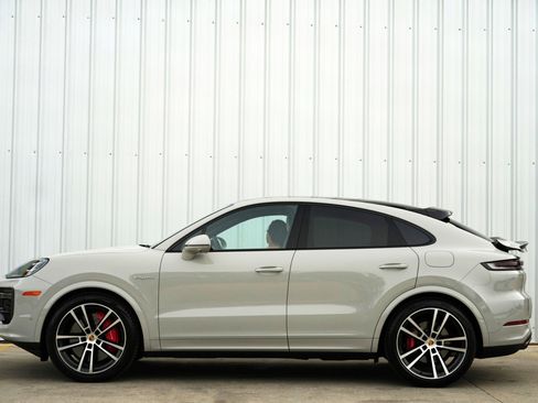 Used 2024 Porsche Cayenne Turbo image 65