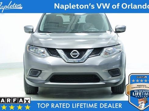 Used 2016 Nissan Rogue SV image 2