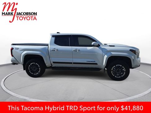 Used 2024 Toyota Tacoma TRD Sport w/ TRD Sport Upgrade Package image 8