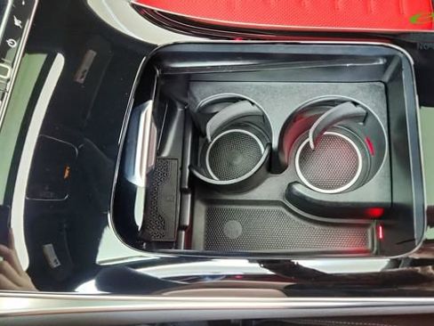 Used 2025 Mercedes-Benz GLC 300 4MATIC image 48