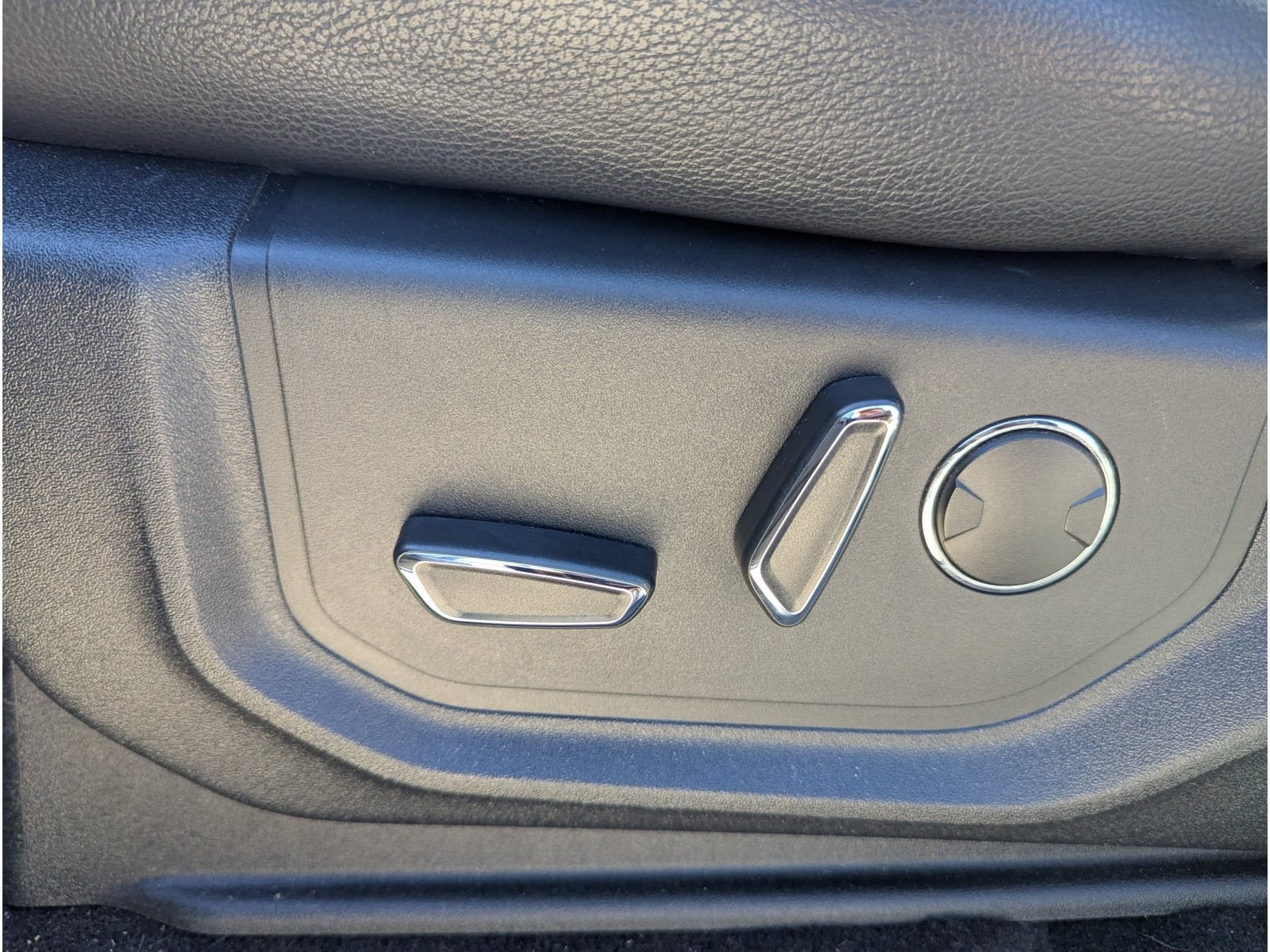 Used 2020 Ford Expedition Limited AWD/4WD image 16