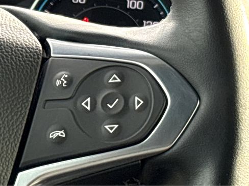 Used 2023 Chevrolet Traverse LT image 16