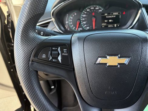 Used 2022 Chevrolet Trax LS w/ Tint and Cruise Package AWD/4WD image 25
