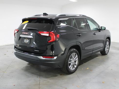 Used 2024 GMC Terrain SLT image 9