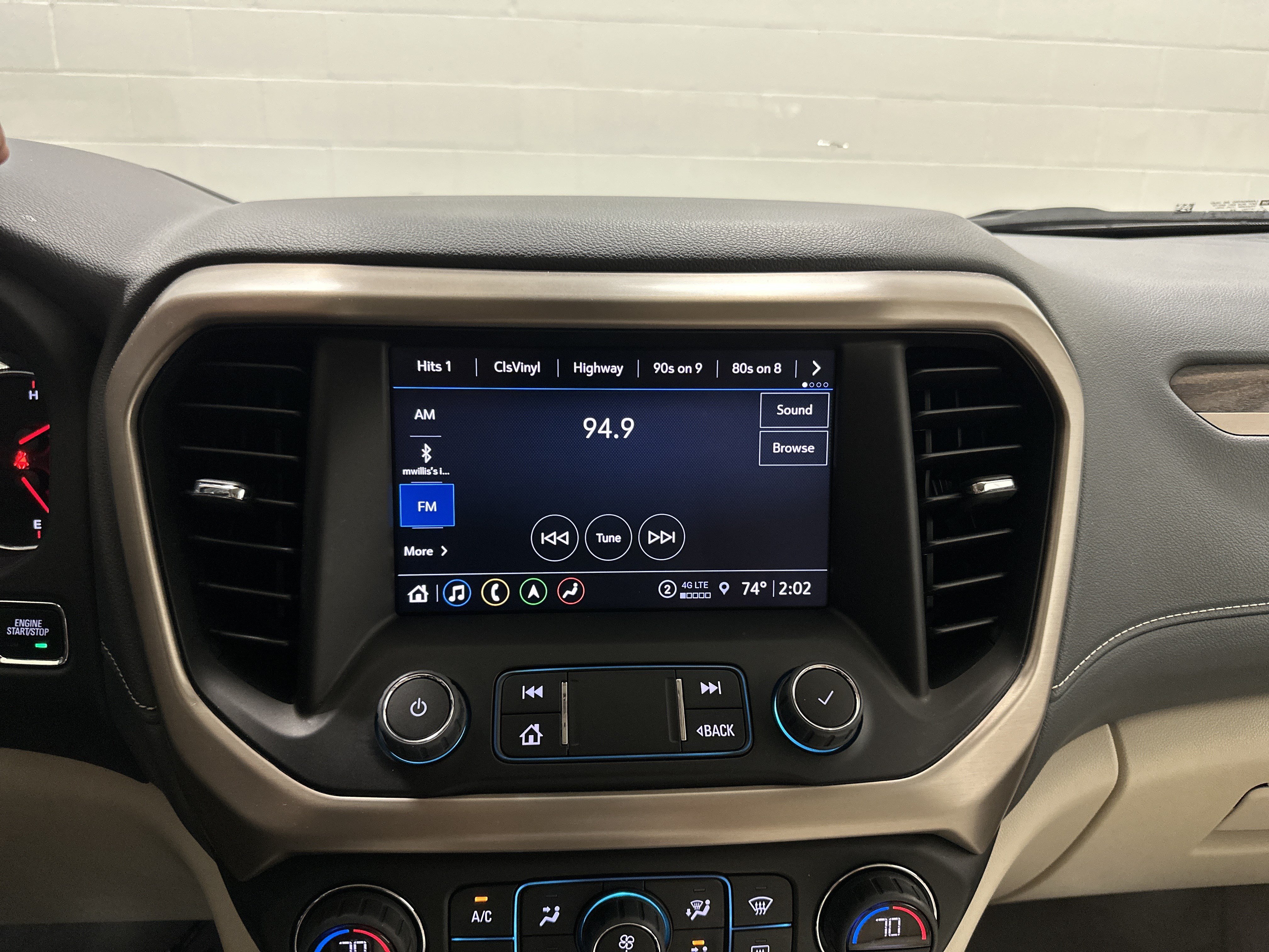 Used 2022 GMC Acadia Denali w/ Denali Ultimate Package AWD/4WD image 27