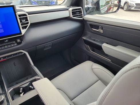 Used 2025 Toyota Tundra Limited AWD/4WD image 18