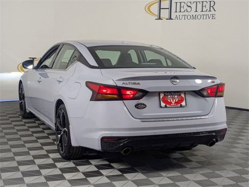 Used 2023 Nissan Altima 2.5 SR w/ SR Premium Package image 5