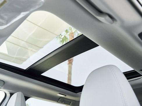 Used 2025 Mitsubishi Outlander SE image 32