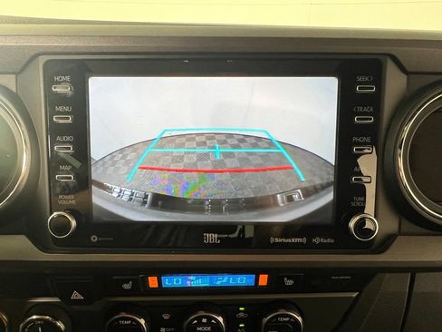 Used 2020 Toyota Tacoma TRD Sport w/ TRD Premium Sport Package AWD/4WD image 25