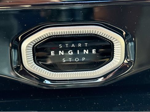 New 2026 Jeep Grand Cherokee Limited w/ Luxury Tech Group II AWD/4WD image 11