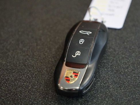 Certified 2018 Porsche 911 Carrera 4S image 39