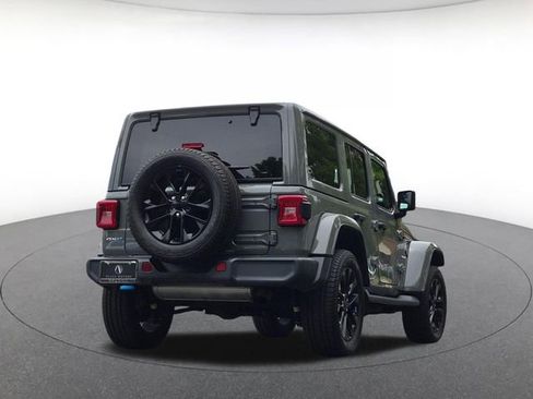 Used 2022 Jeep Wrangler Unlimited Sahara w/ Cold Weather Group AWD/4WD image 5