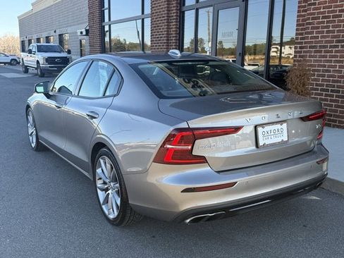 Used 2019 Volvo S60 T5 Momentum w/ Premium Package image 4