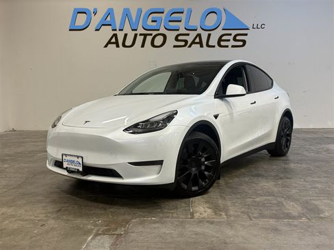 Used 2023 Tesla Model Y Long Range AWD/4WD image 1