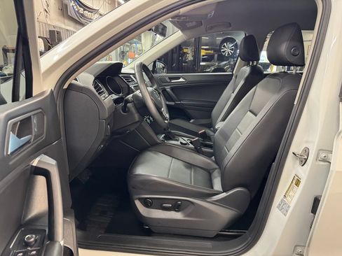 Used 2020 Volkswagen Tiguan SE AWD/4WD image 17