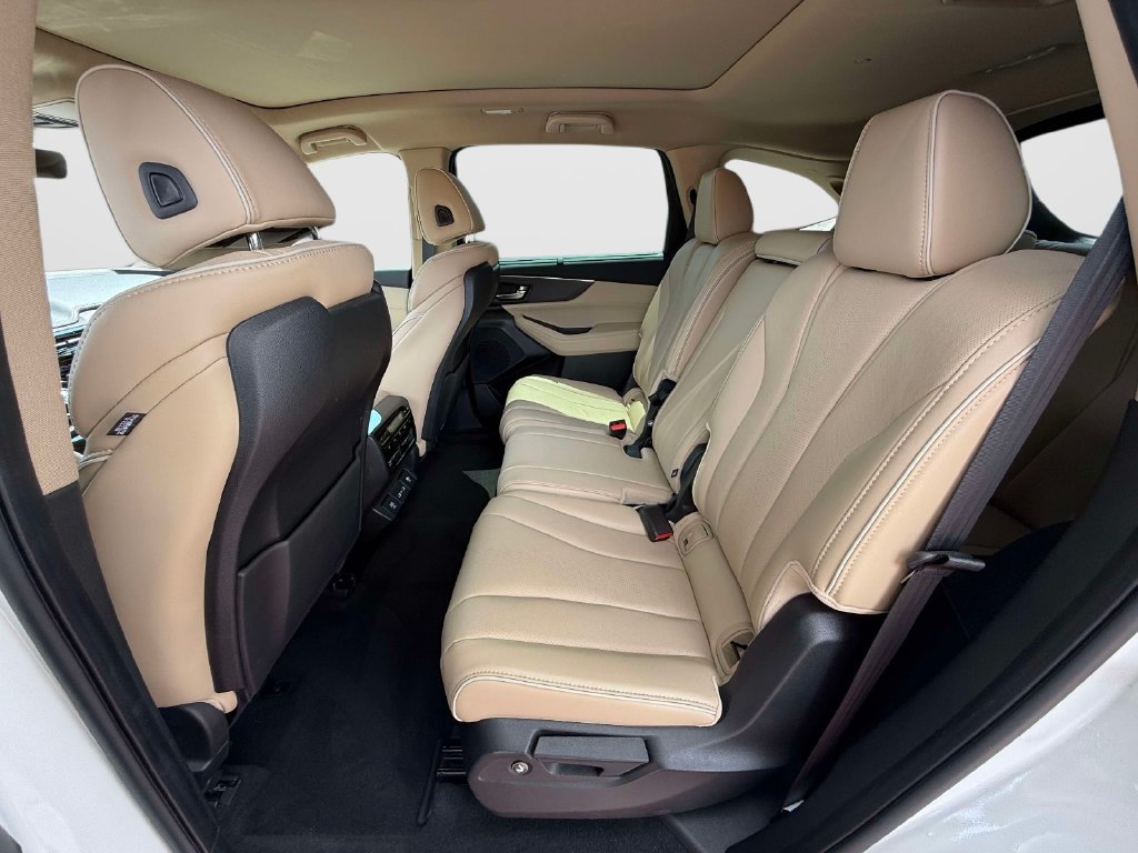 Certified 2024 Acura MDX w/ Advance Package AWD/4WD image 11