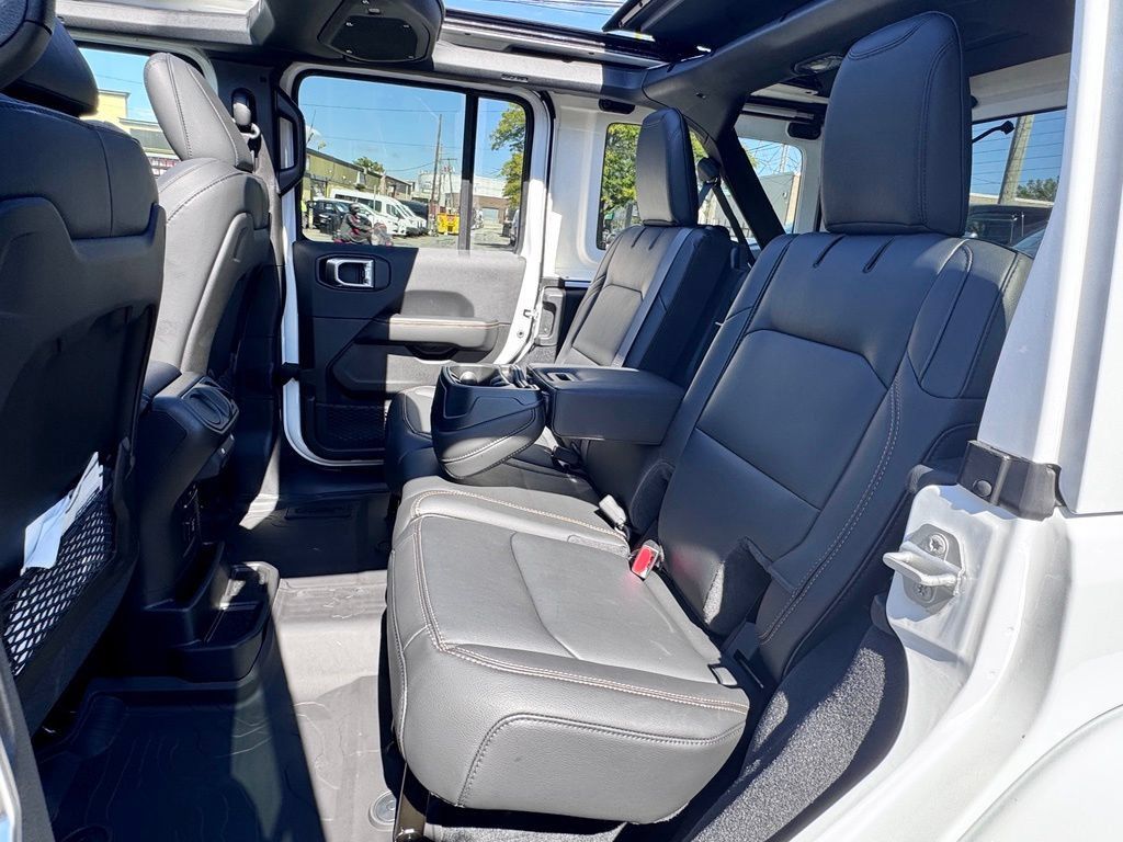 New 2026 Jeep Wrangler Unlimited Sahara AWD/4WD image 16