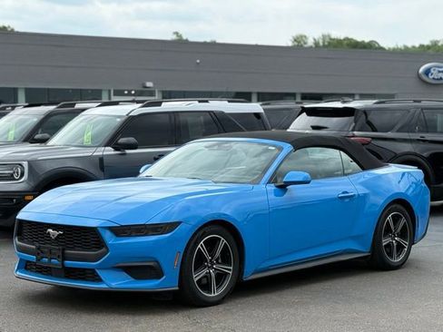 Used 2025 Ford Mustang Premium RWD image 29