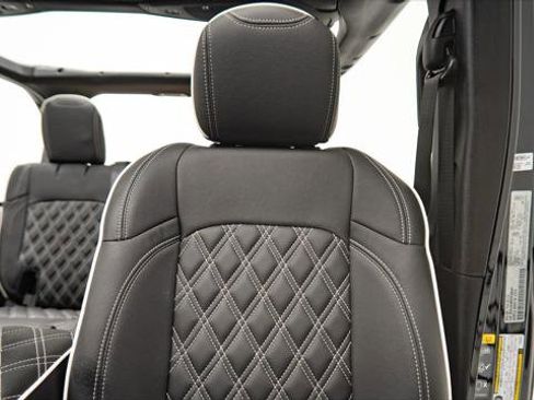 Used 2025 Jeep Wrangler Unlimited Sport image 11