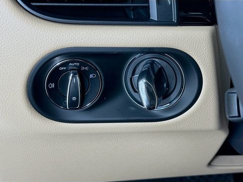 New 2026 Porsche Macan image 13