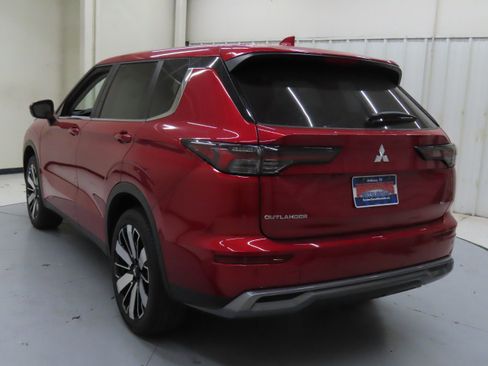 New 2025 Mitsubishi Outlander SE image 5