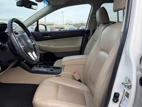 Used 2017 Subaru Outback 2.5i Limited image 9