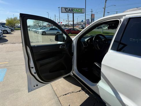 Used 2016 Jeep Grand Cherokee Laredo w/ Quick Order Package 23E image 18