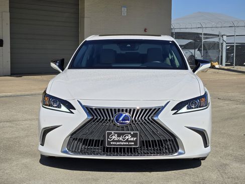 Used 2020 Lexus ES 300h w/ Premium Package image 6