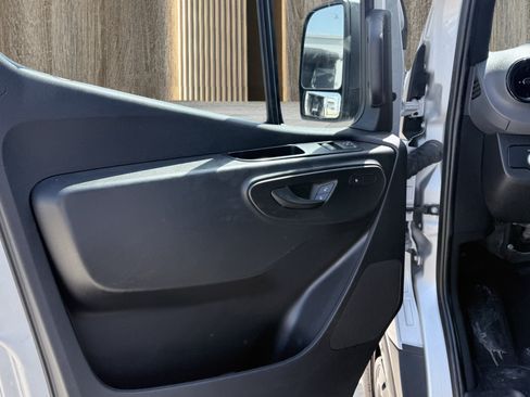 Used 2024 Mercedes-Benz Sprinter 2500 image 21