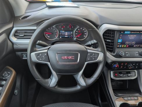 Used 2023 GMC Acadia SLE w/ Driver Convenience Package FWD image 17