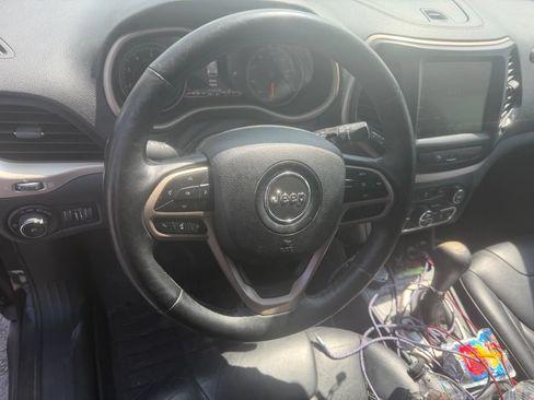 Used 2017 Jeep Cherokee Limited AWD/4WD image 8