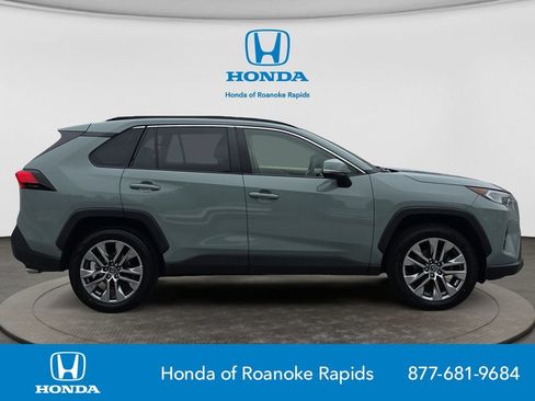 Used 2019 Toyota RAV4 XLE Premium FWD image 6